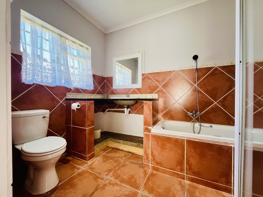 4 Bedroom Property for Sale in Sandbaai Western Cape